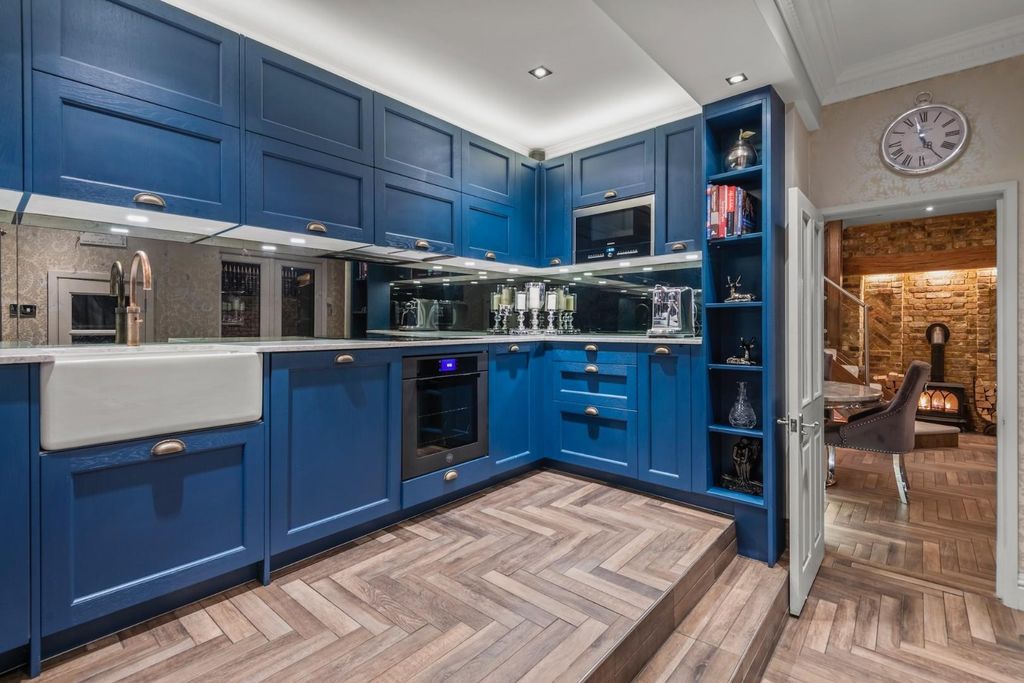 Property photo 3 of 12