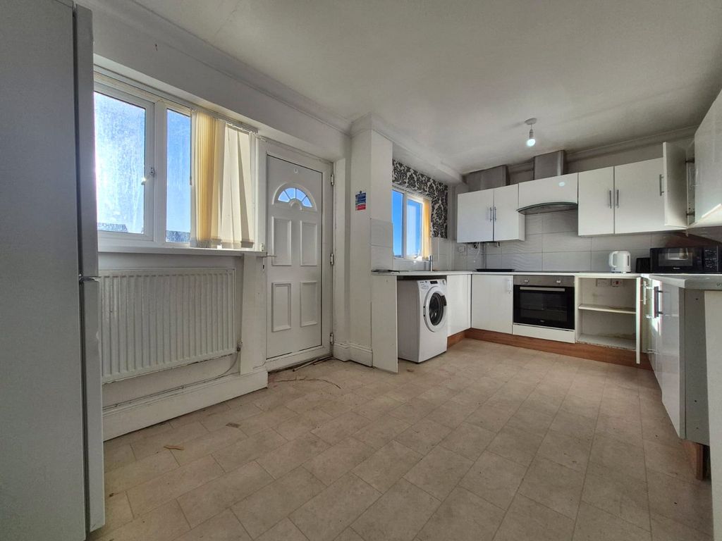 Property photo 3 of 12 Picture No. 02