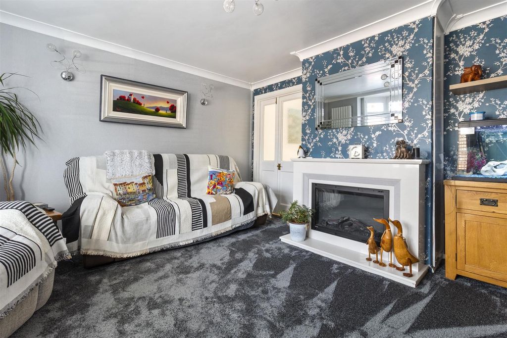 Property photo 2 of 19 23 Palmerston Avenue-001.Jpg
