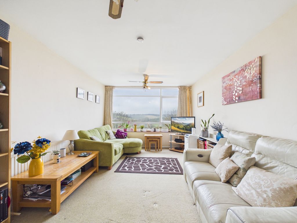 Property photo 2 of 10 Cam02136G0-Pr0530-Still006