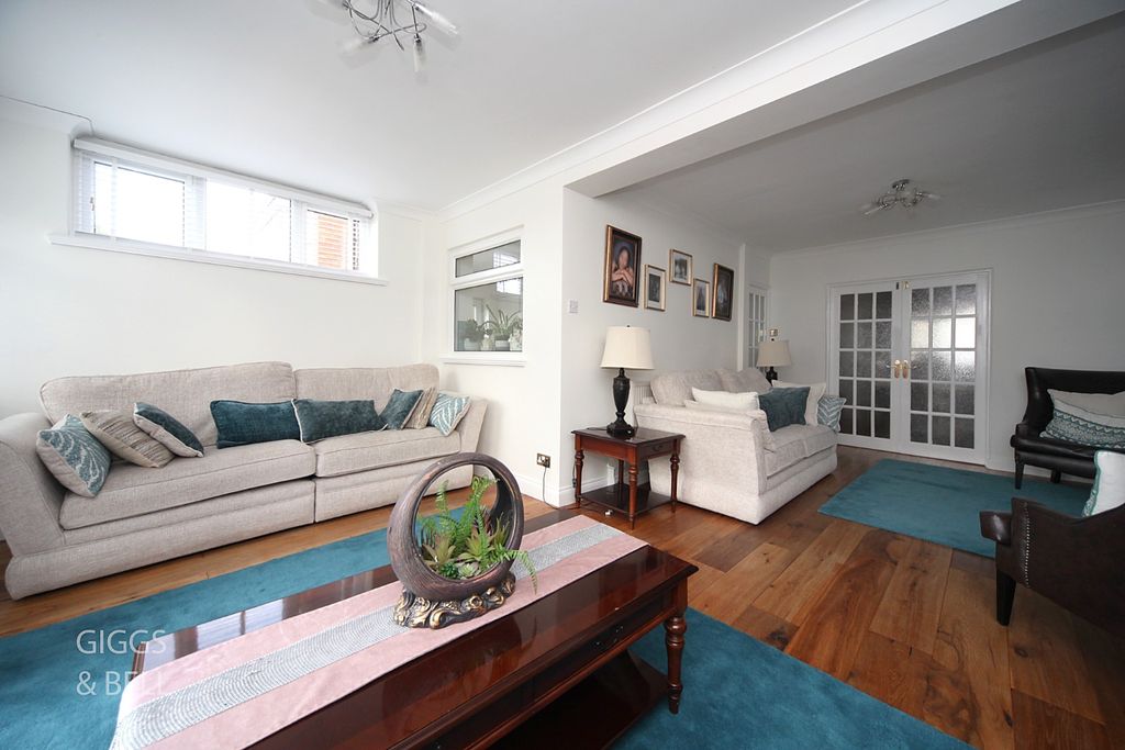 Property photo 2 of 20 4779081