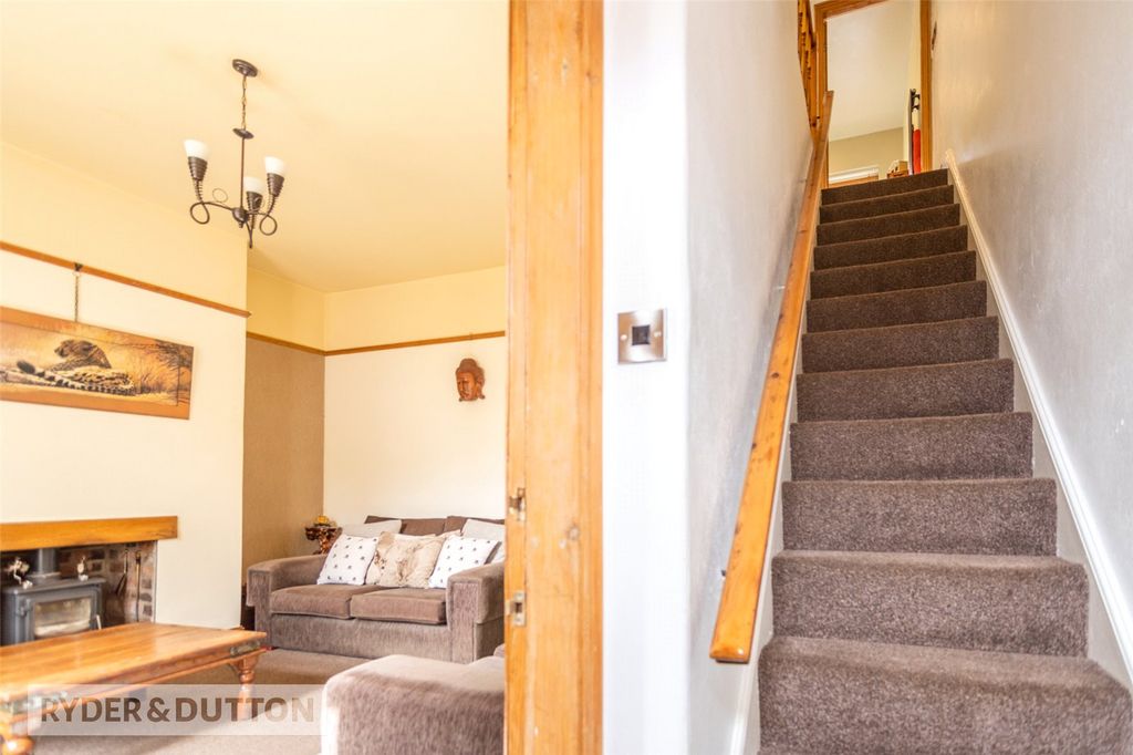 Property photo 2 of 19 Entrance Hall