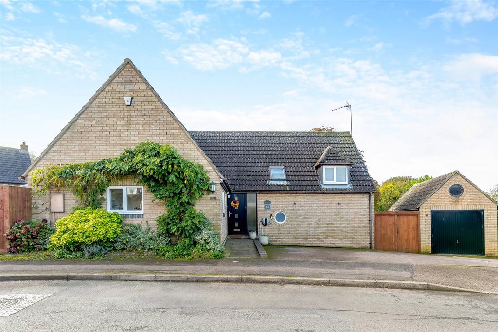 Property photo 1 of 25 6A The Moors Drive, Middleton Cheney-2.Jpg