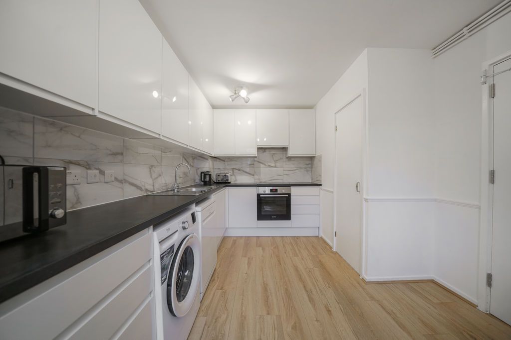 Property photo 1 of 14 Photo 3