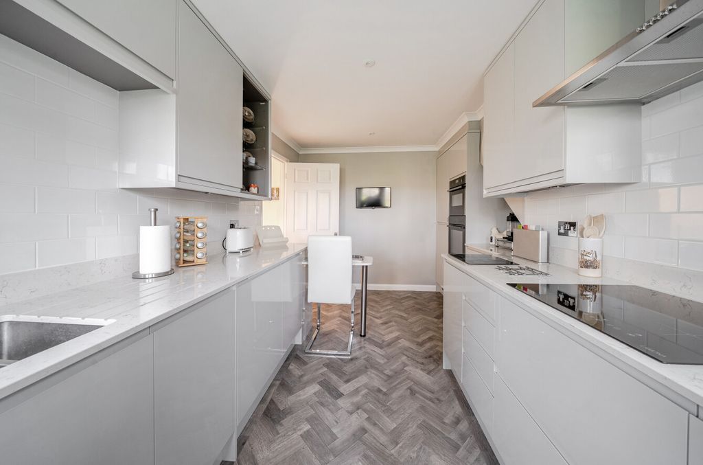 Property photo 2 of 19 1407439-18-699456...