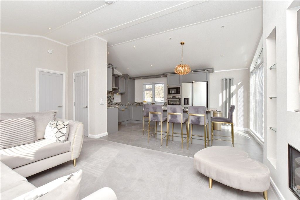 Property photo 2 of 14 Lounge