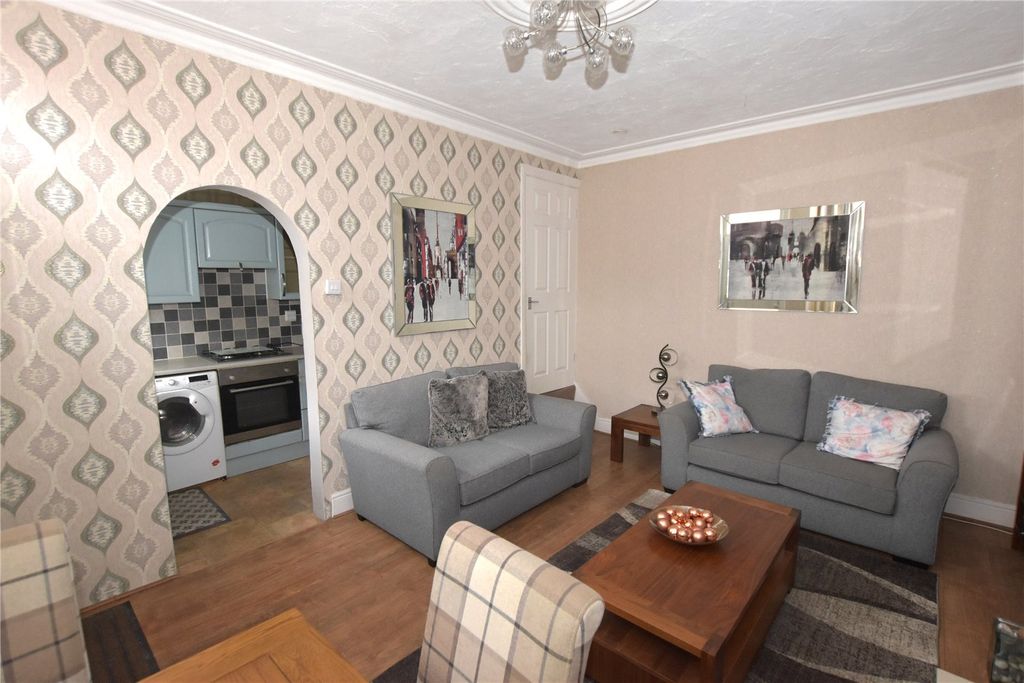 Property photo 2 of 9 Picture No. 11