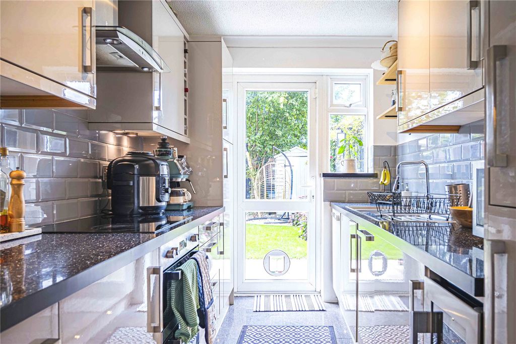 Property photo 3 of 17 Picture No. 28