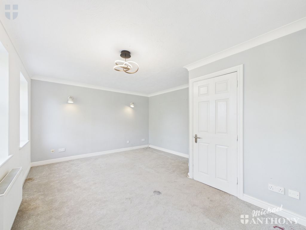 Property photo 3 of 17 Cam03218G0-Pr1096-Still011