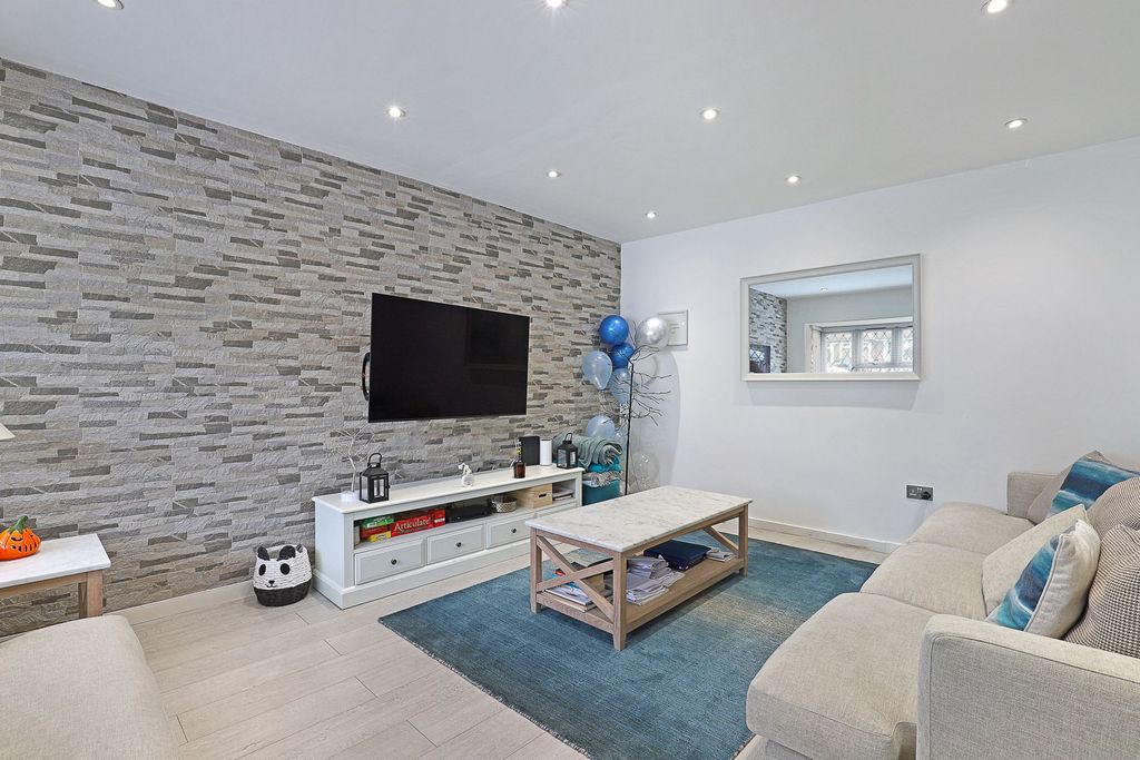 Property photo 3 of 24 Photo 8