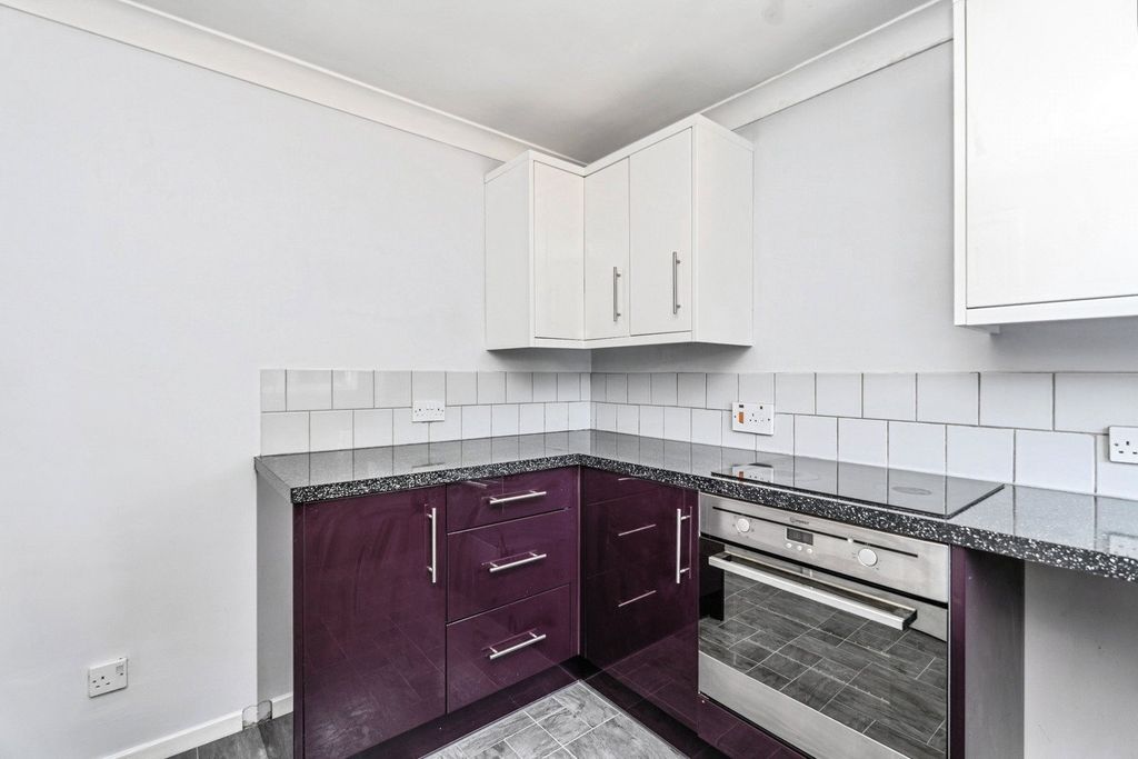 Property photo 3 of 16 Picture No. 21