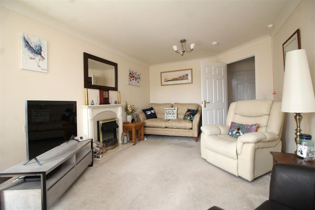 Property photo 2 of 11 Living Room .Jpg