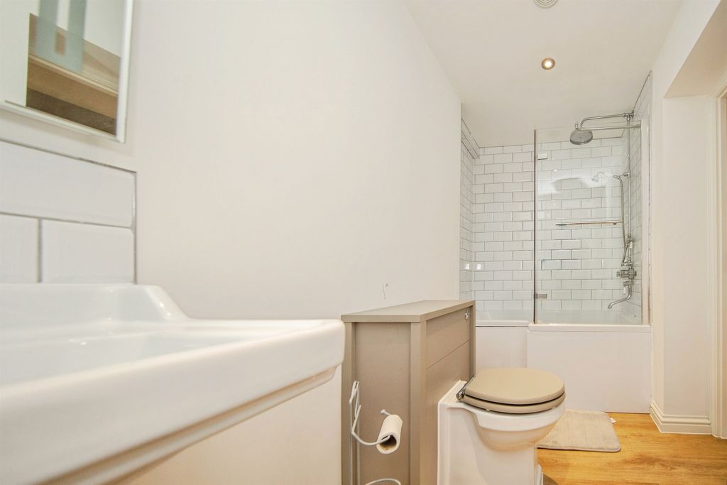 Additional image 18 of 3 bed flat for saleRibbans Park Road, Ipswich IP3