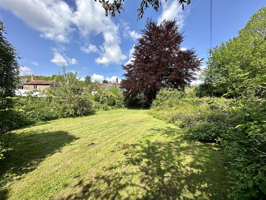 Property photo 2 of 16 Gardens