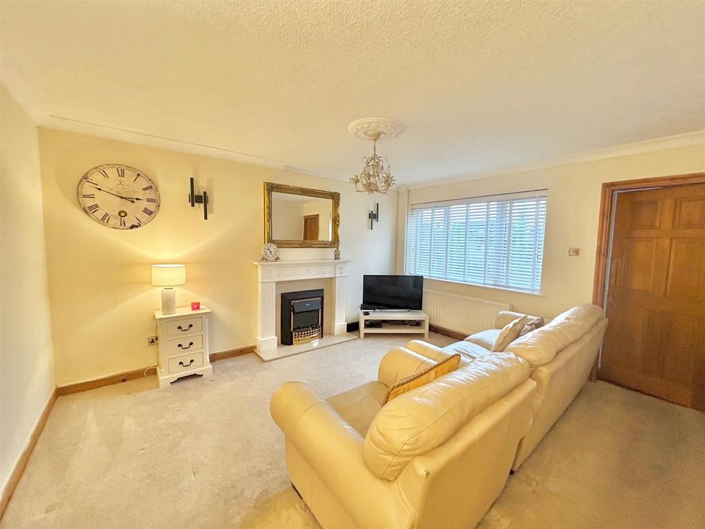 Property photo 2 of 14 Lounge.Jpg