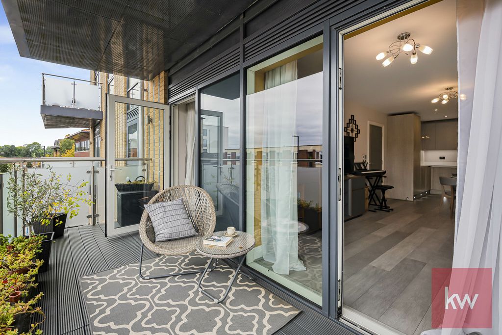 Property photo 2 of 23