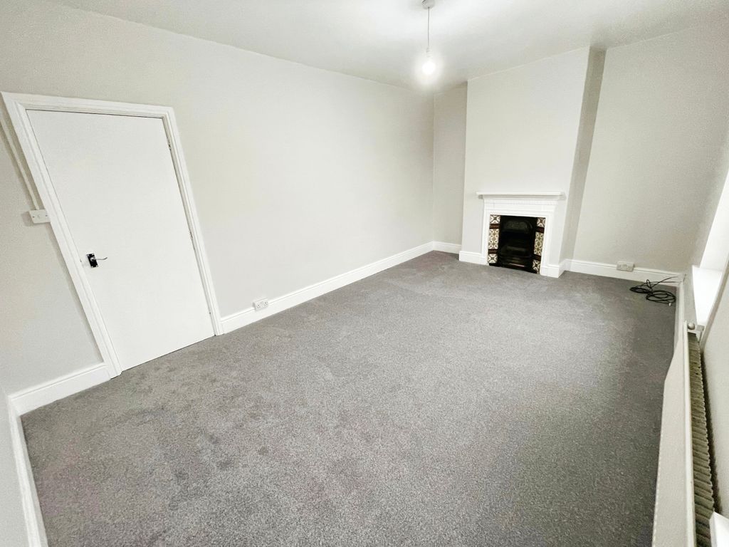 Property photo 2 of 13 Hallway