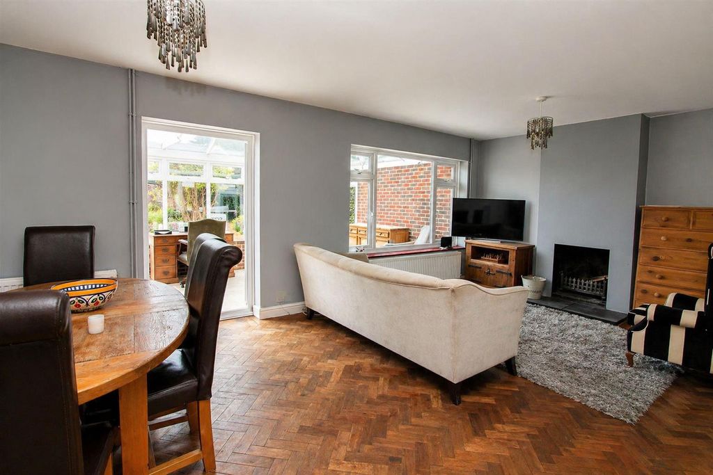 Property photo 3 of 20 Lounge.Jpg