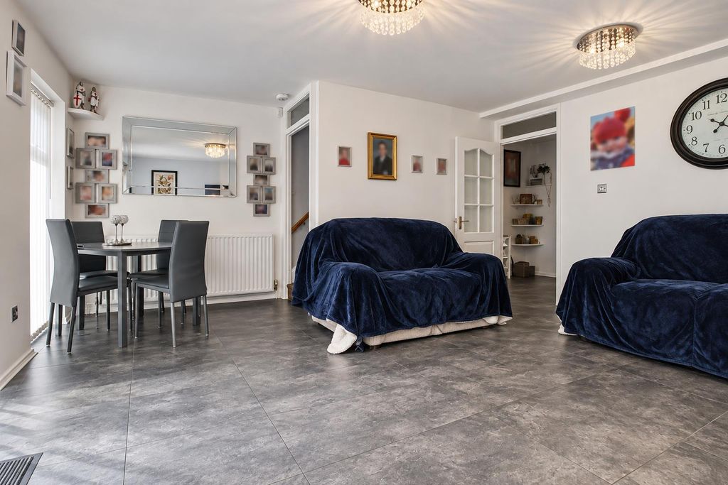 Property photo 2 of 12 1c89021c-F1Fc-473E-8Ebf-570Ecb9B3A61.Png