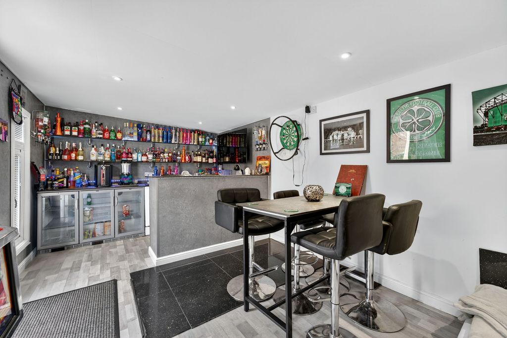 Property photo 2 of 35