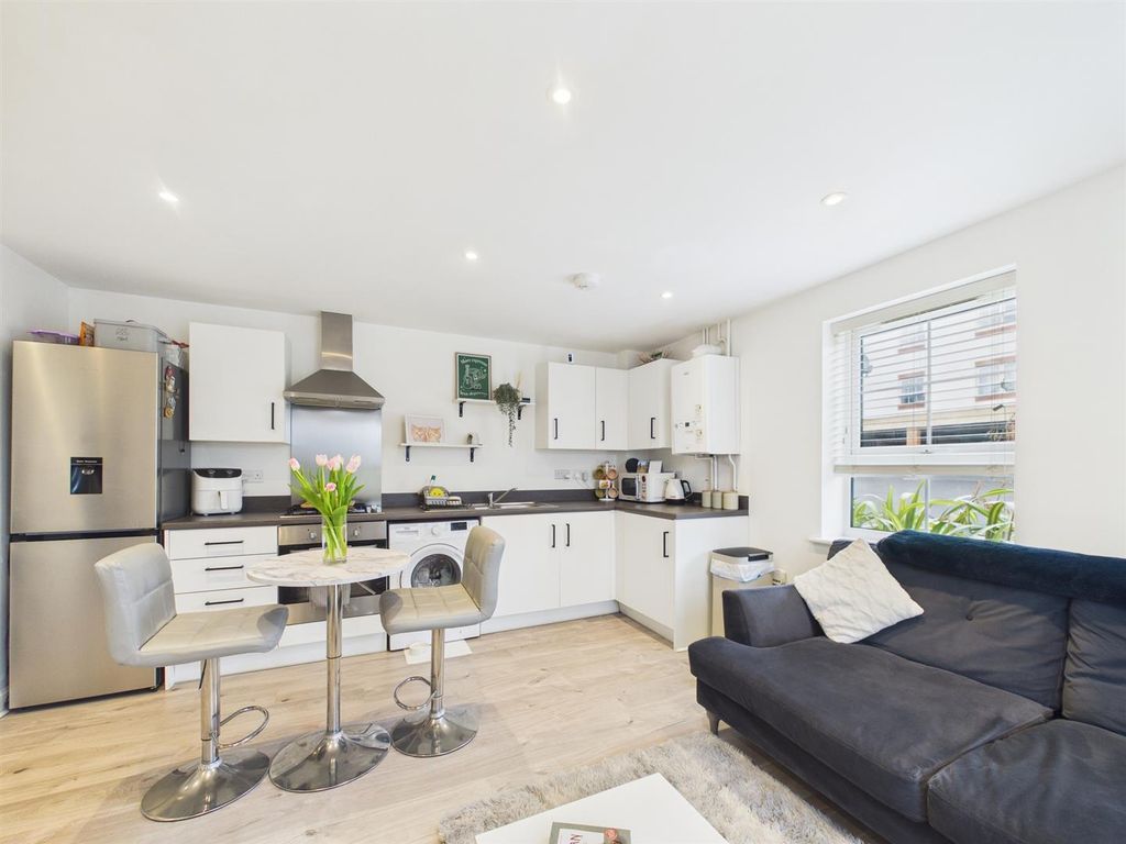 Property photo 3 of 9