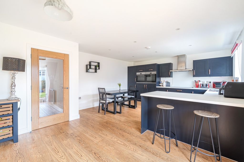 Property photo 2 of 22 1371883-13-690209Cb822B7