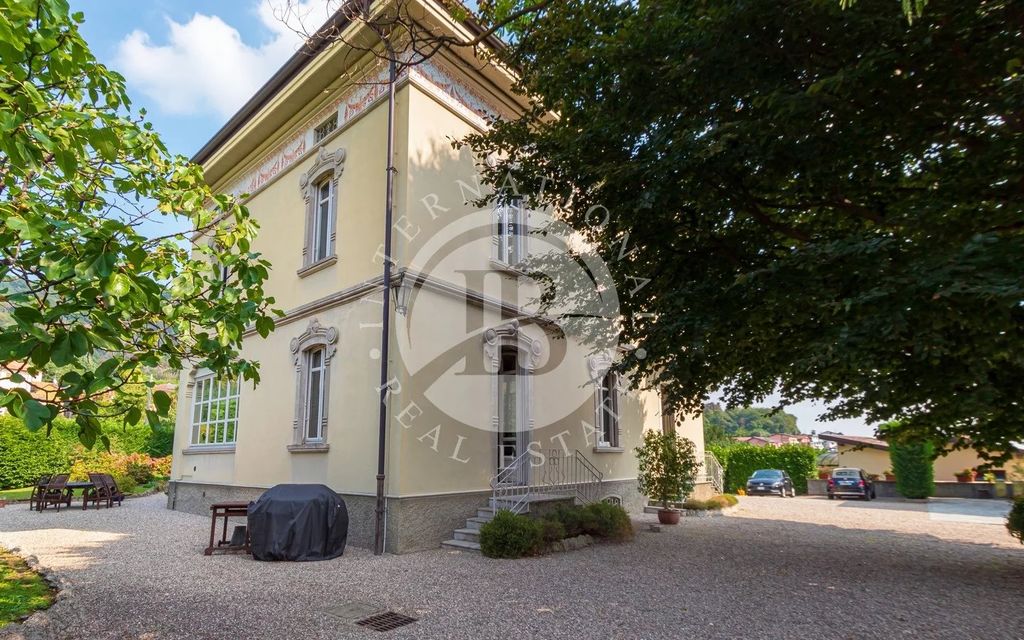 Property photo 2 of 44