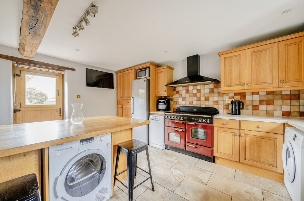Property photo 2 of 19 1348117-16-68c005...