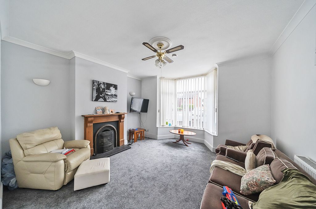 Property photo 2 of 21 1328141-11-687Fa0...