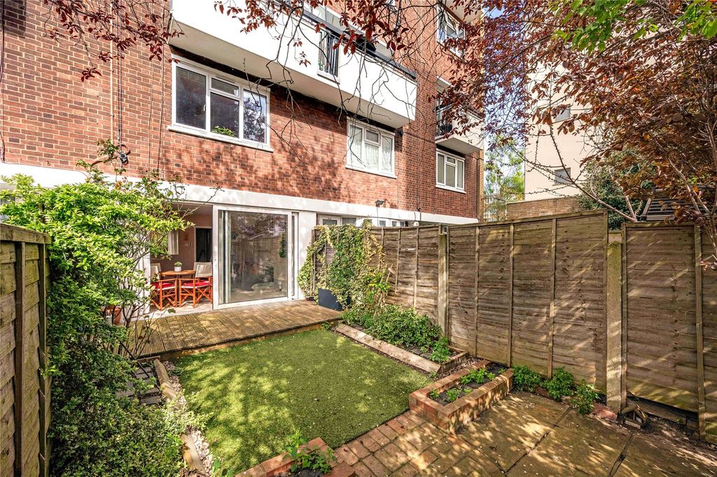 Property photo 3 of 11 Garden