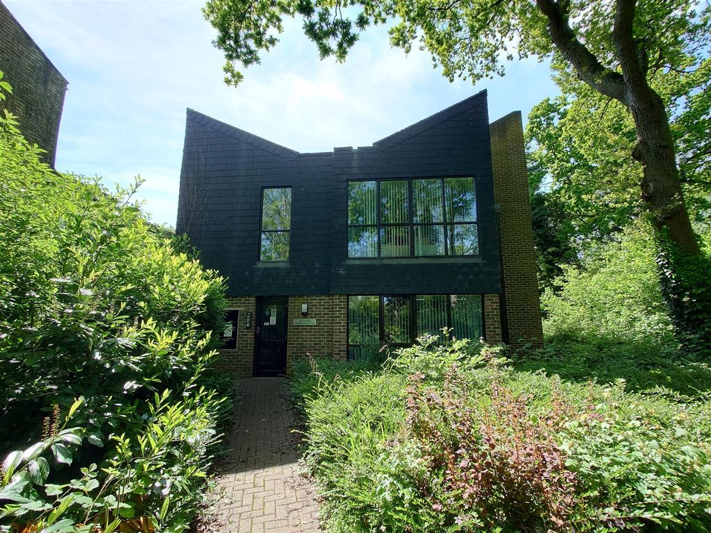 Property photo 2 of 6