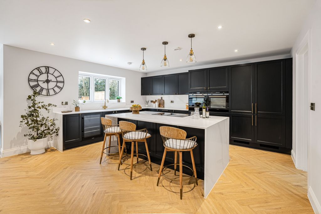 Property photo 3 of 18 Show Home