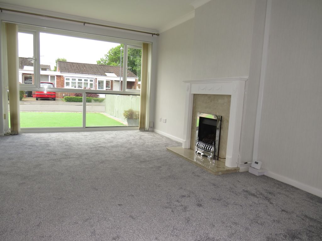 Property photo 3 of 10 Living Room