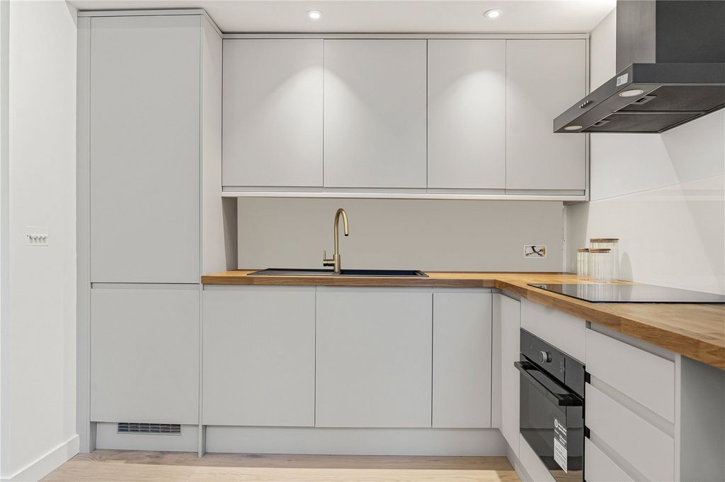 Property photo 2 of 16 Reception/Kitchen