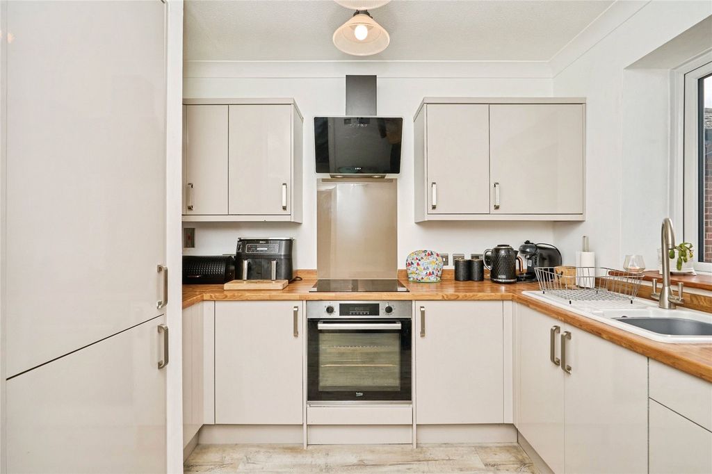 Property photo 2 of 16 Picture No. 26