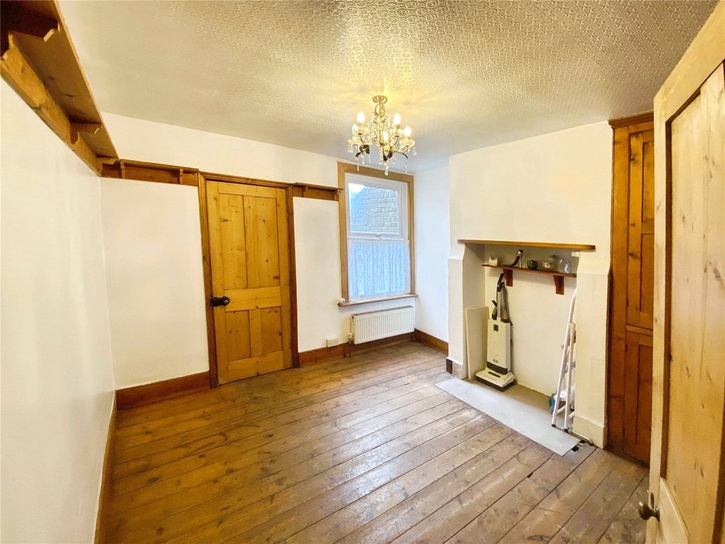 Property photo 3 of 10 Picture No. 04