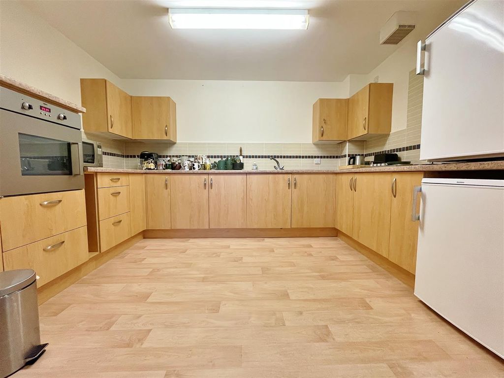 Property photo 2 of 28 Kitchen