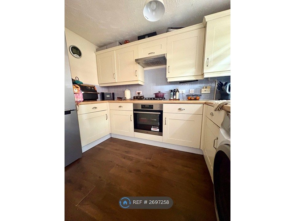 Property photo 3 of 11 Kitchen