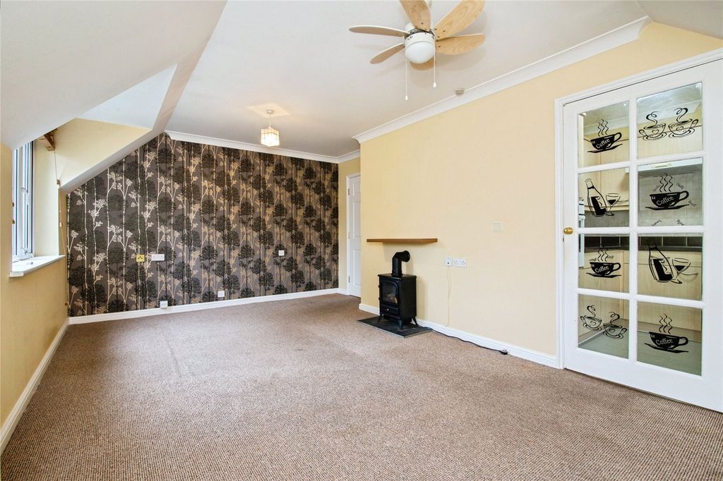 Property photo 2 of 11 Living Room