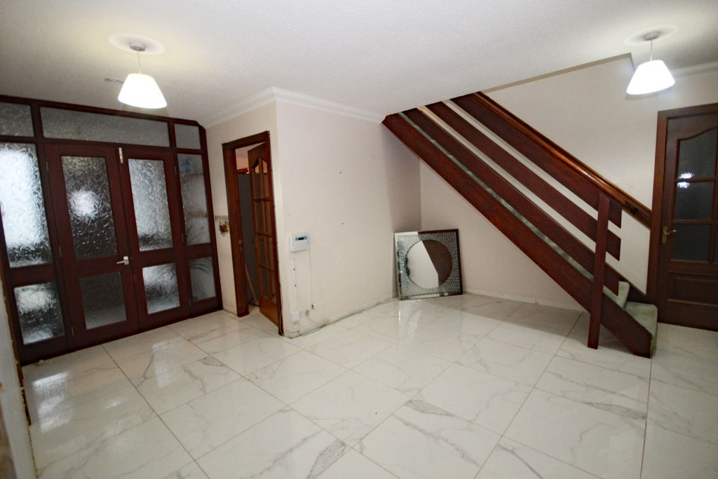 Property photo 2 of 30