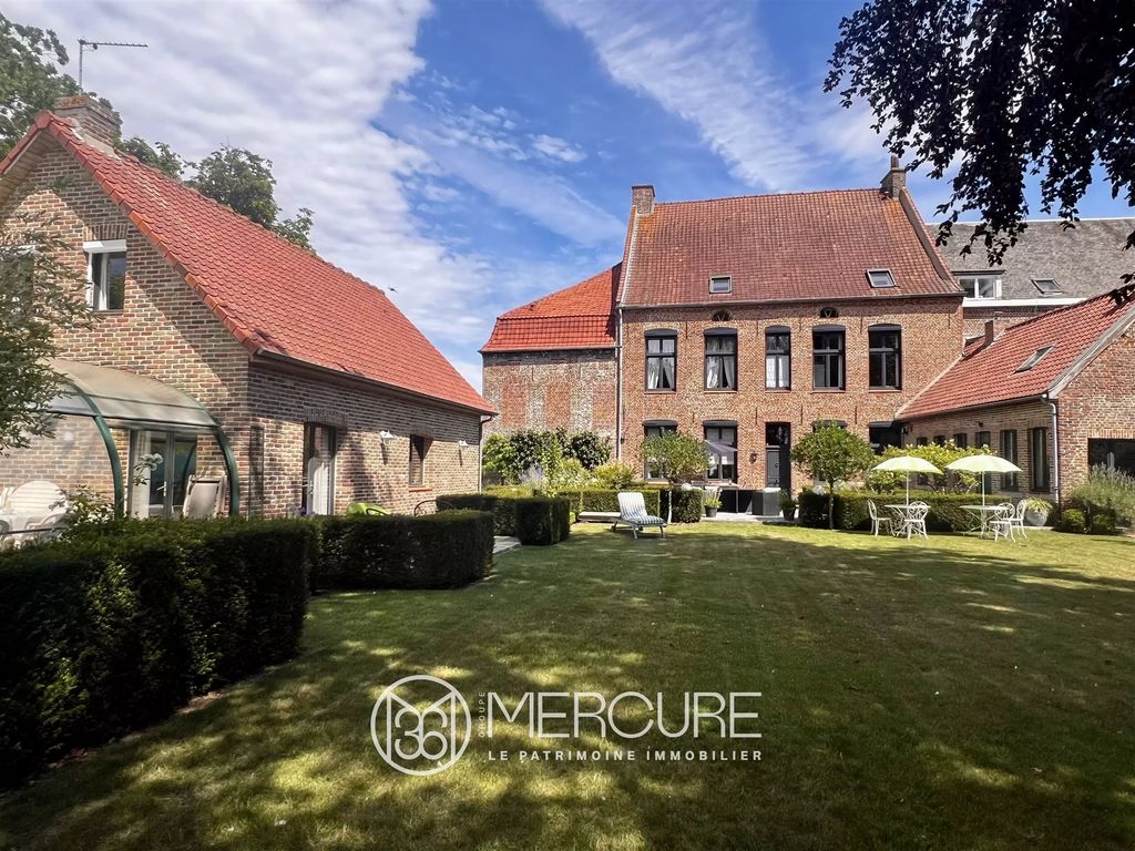 Property photo 1 of 15 Late 17th-Century House With Outbuilding, Garages, And Covered Swimming Pool