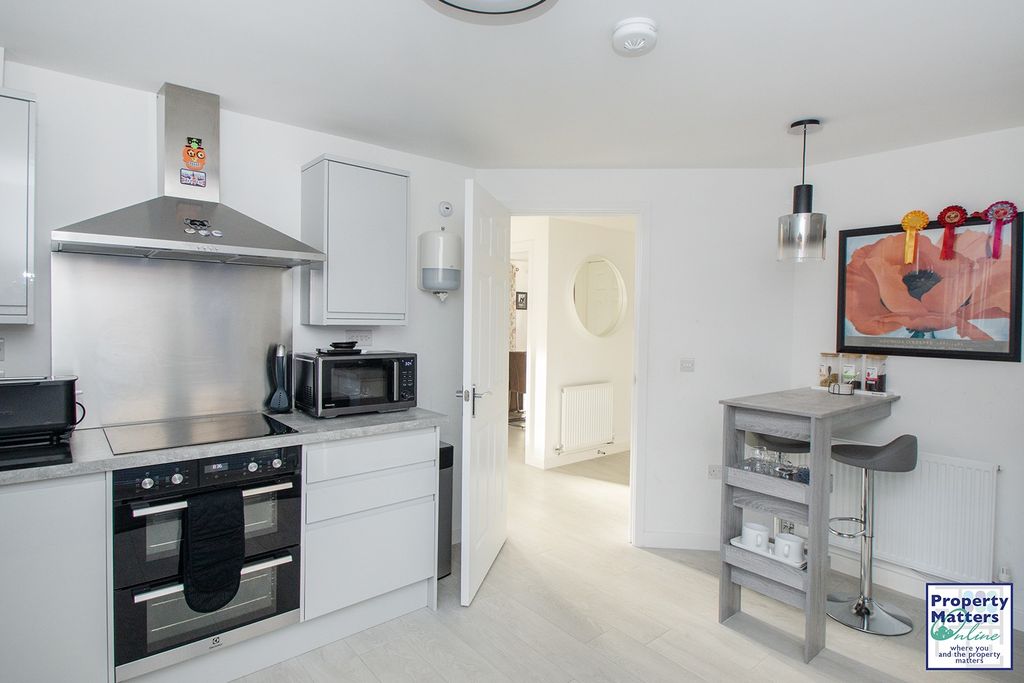 Property photo 2 of 29 Kitchen