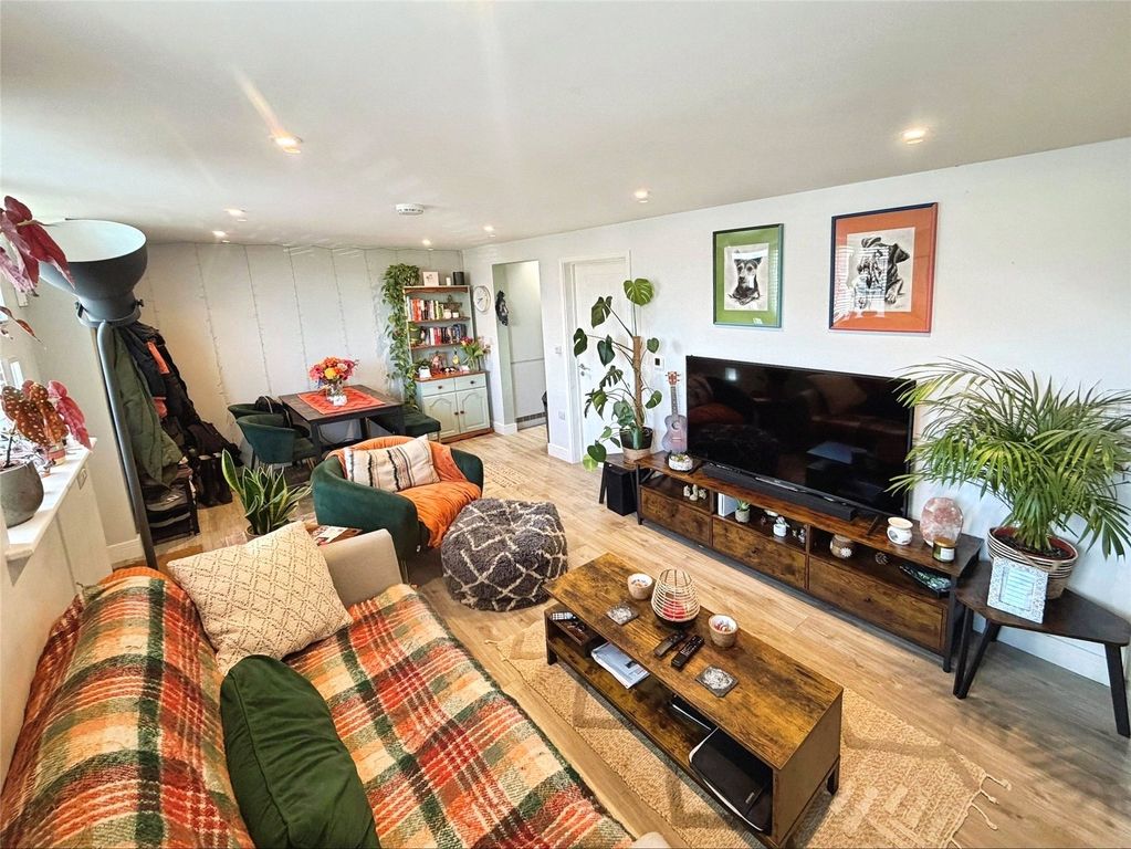 Property photo 3 of 19 Living Room