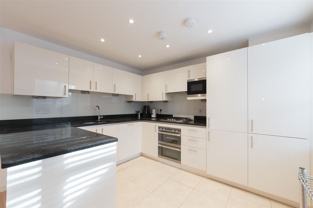 Property photo 3 of 20