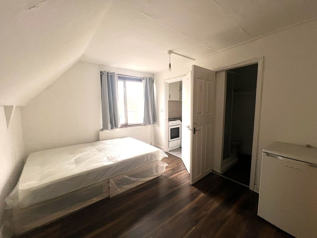 Property photo 1 of 5 Studio Flat Available In Stretham