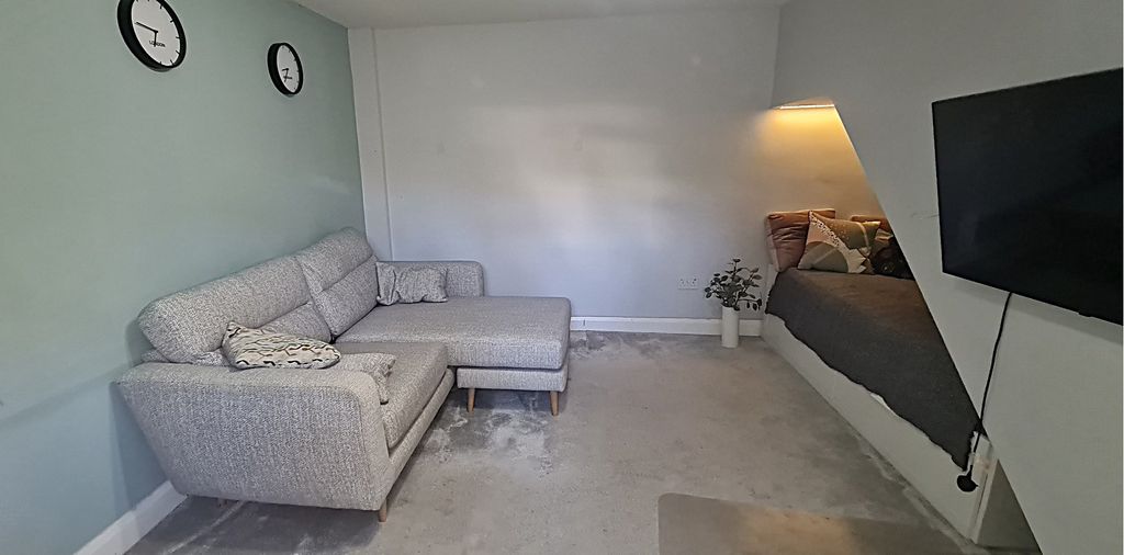 Property photo 2 of 15 Photo 13