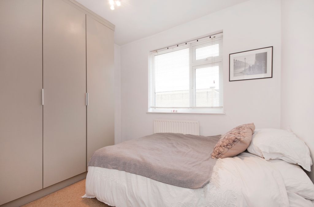 Property photo 3 of 6 4