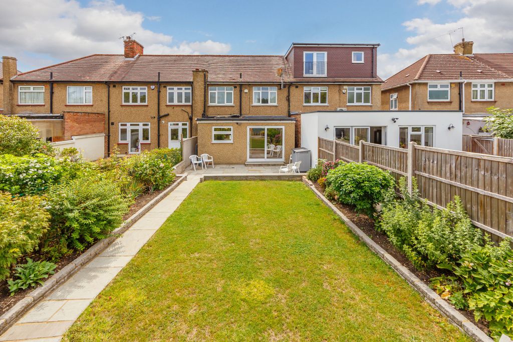 Property photo 2 of 32