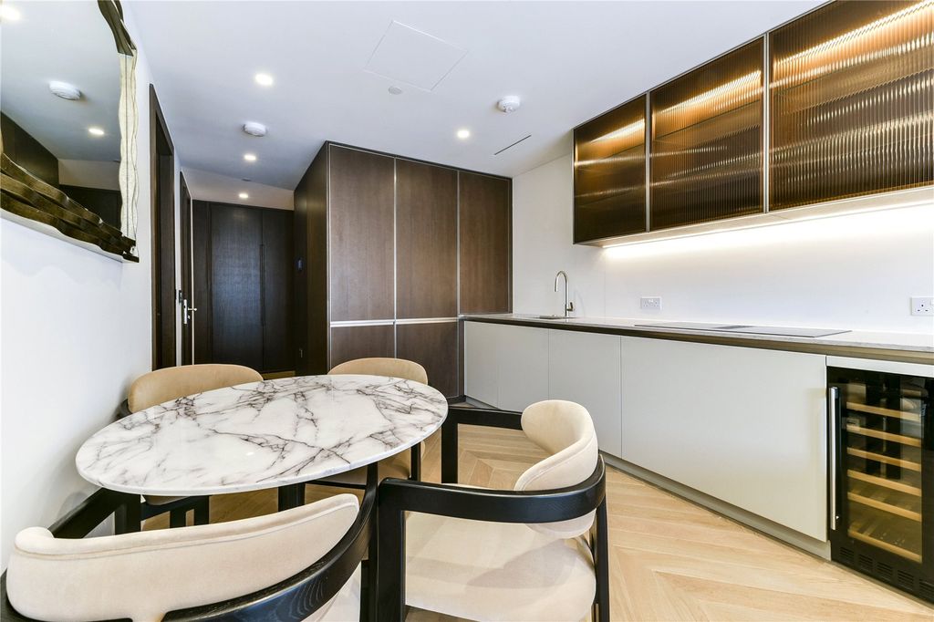 Property photo 3 of 17 Dining Area