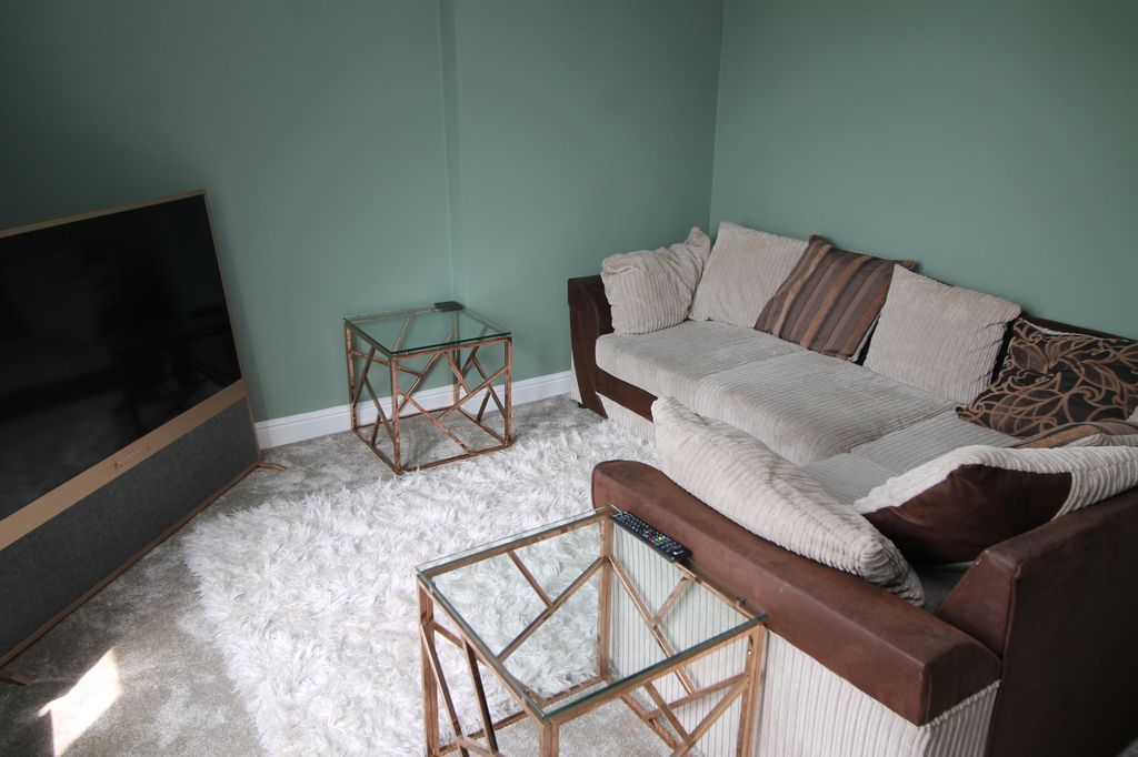 Property photo 2 of 7 Living Room